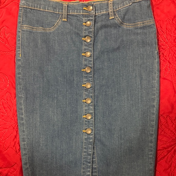 LONDONJEAN Victoria’s Secret Blue Denim Button-Down Skirt - Picture 1 of 4